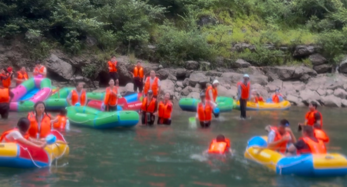 2025.8月集團年中會“響馬河漂流”